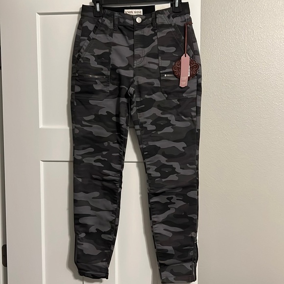Knox Rose Pants - Knox Rose | Women's Camo Pants | Size 8 | 0600